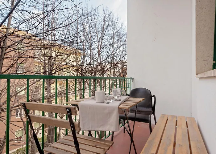 Urban Apartment - 2 Min Public Parking